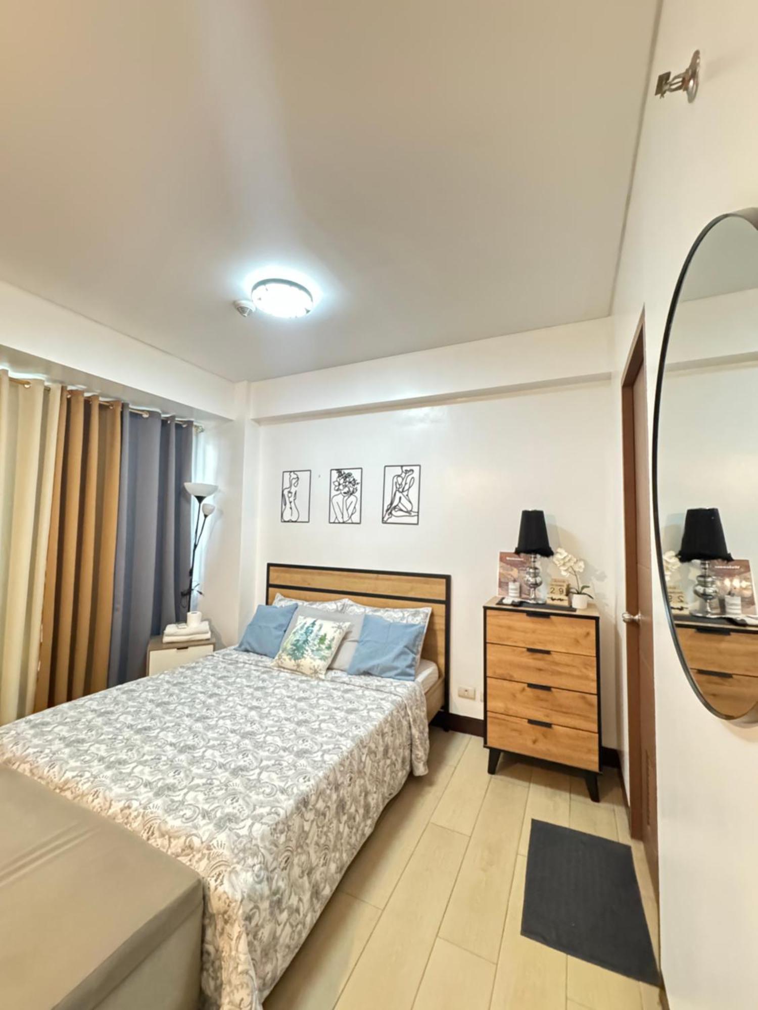 Two Palm Tree Villas Pasay Exterior photo